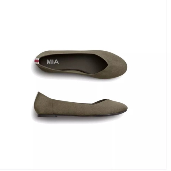 MIA Aubrie Green Flyknit Ballet Flats with Racing Stripes on Heel Size 7 - Picture 1 of 6